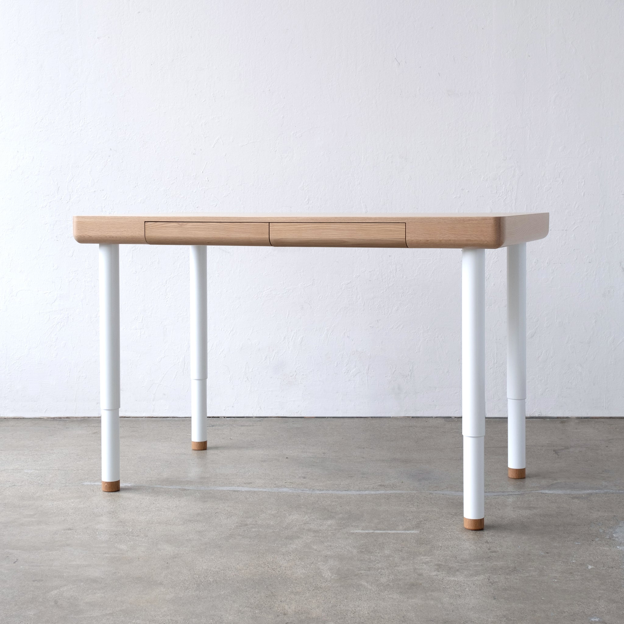 Adjustable-Height Eat-Work Table