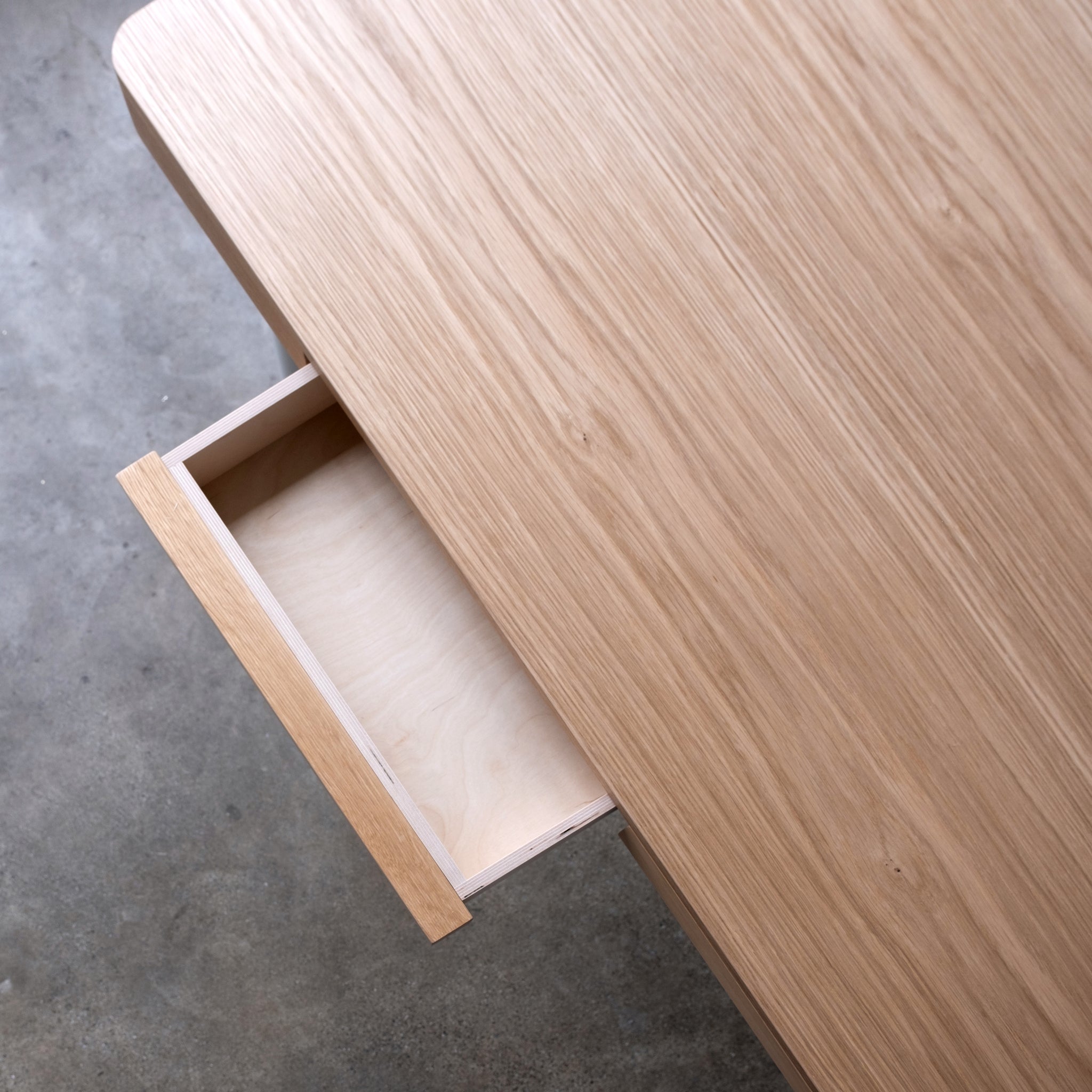 Adjustable-Height Eat-Work Table