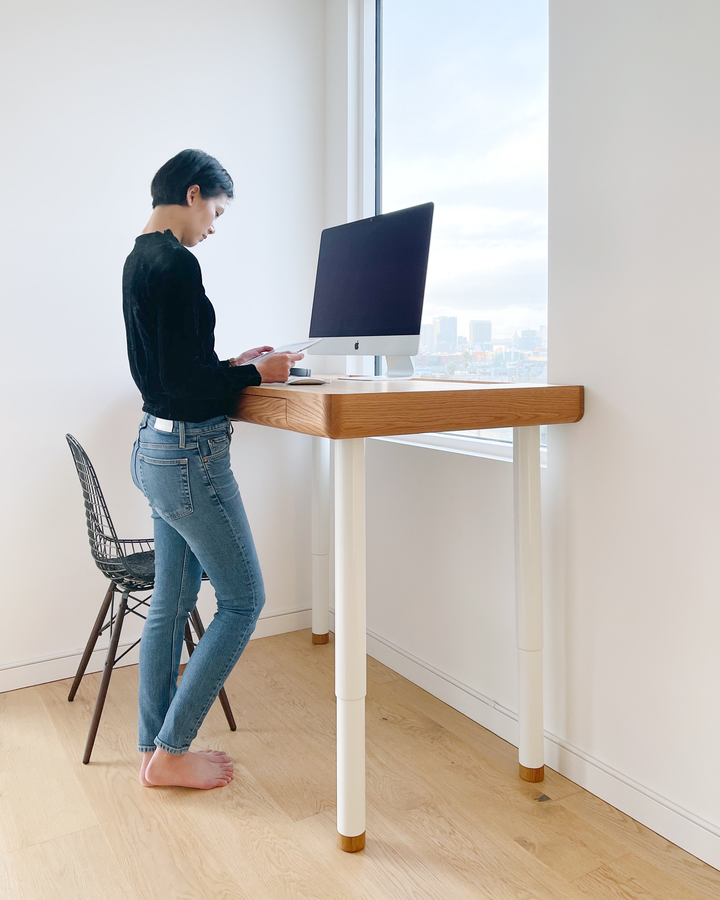 Standing Desk Designed for Modern Homes Otelier